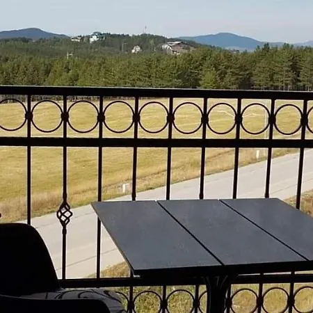 Aura Hills زلاتيبور