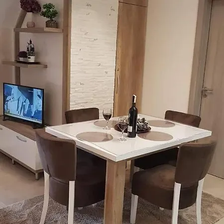 Aparthotel Aura Hills