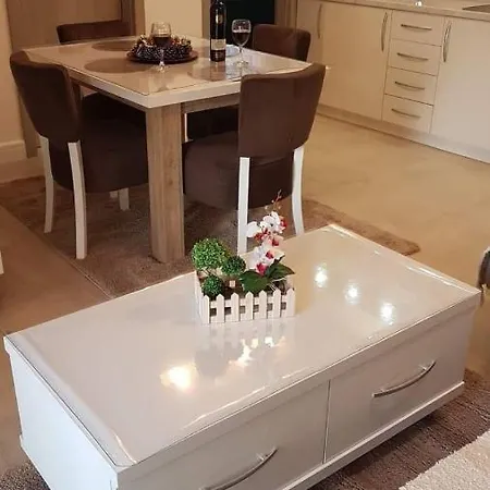 Aura Hills شقة فندقية زلاتيبور